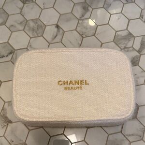 Chanel Beauté Ivory Pouch